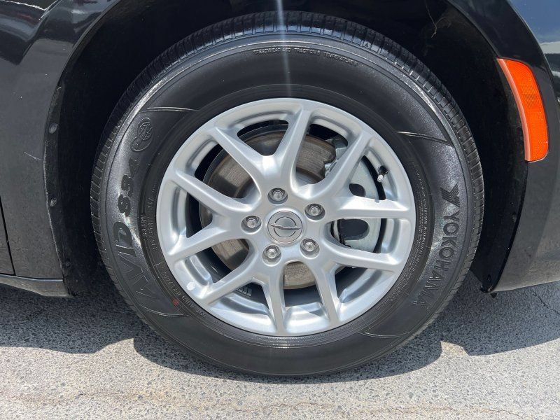 Used 2023 Chrysler Pacifica Touring-L FWD image 26
