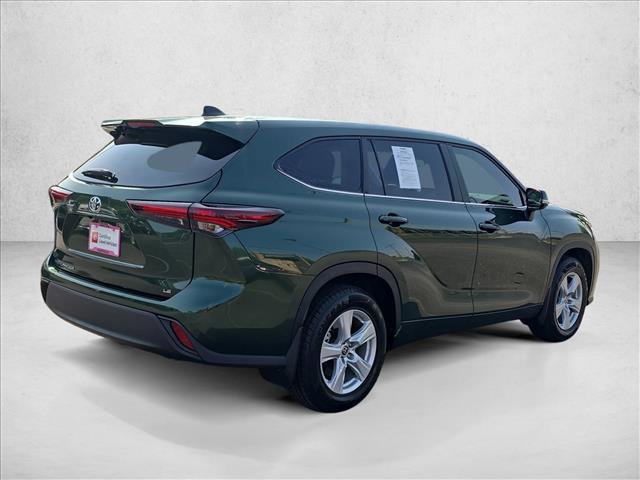 Certified 2024 Toyota Highlander LE FWD image 4