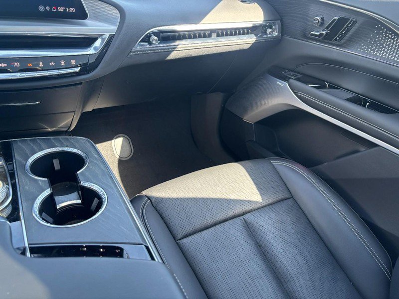 Used 2023 Cadillac Lyriq 2WD image 16
