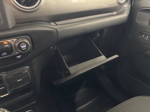 Used 2019 Jeep Wrangler Unlimited Sahara AWD/4WD image 44