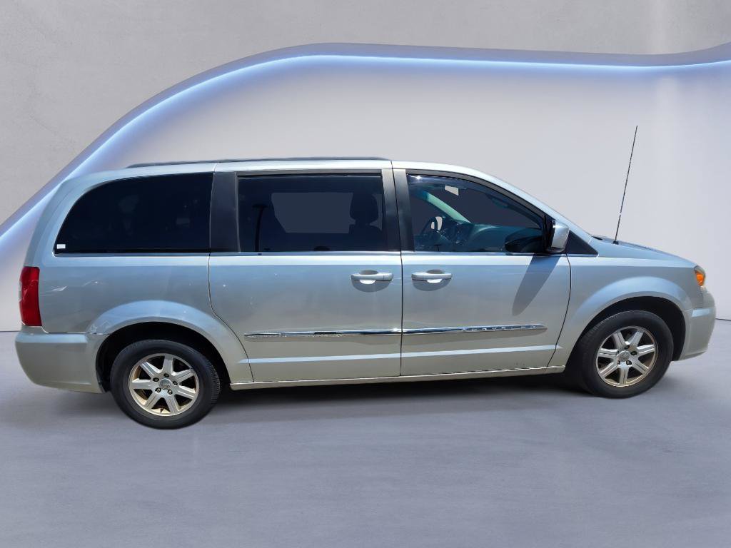 Used 2011 Chrysler Town & Country Touring FWD image 6