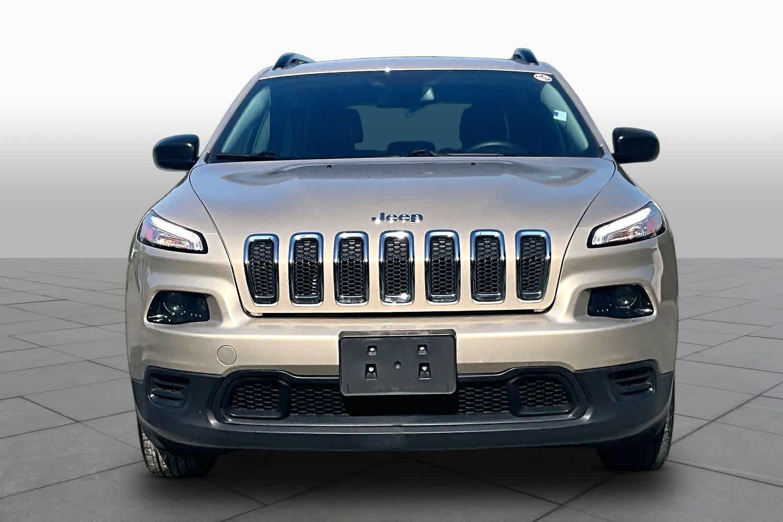 Used 2015 Jeep Cherokee Sport w/ Sport Appearance Group FWD image 4
