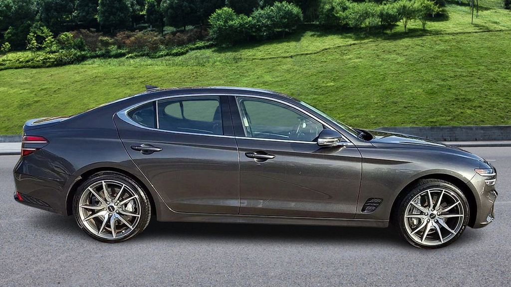 Used 2025 Genesis G70 2.5T image 9