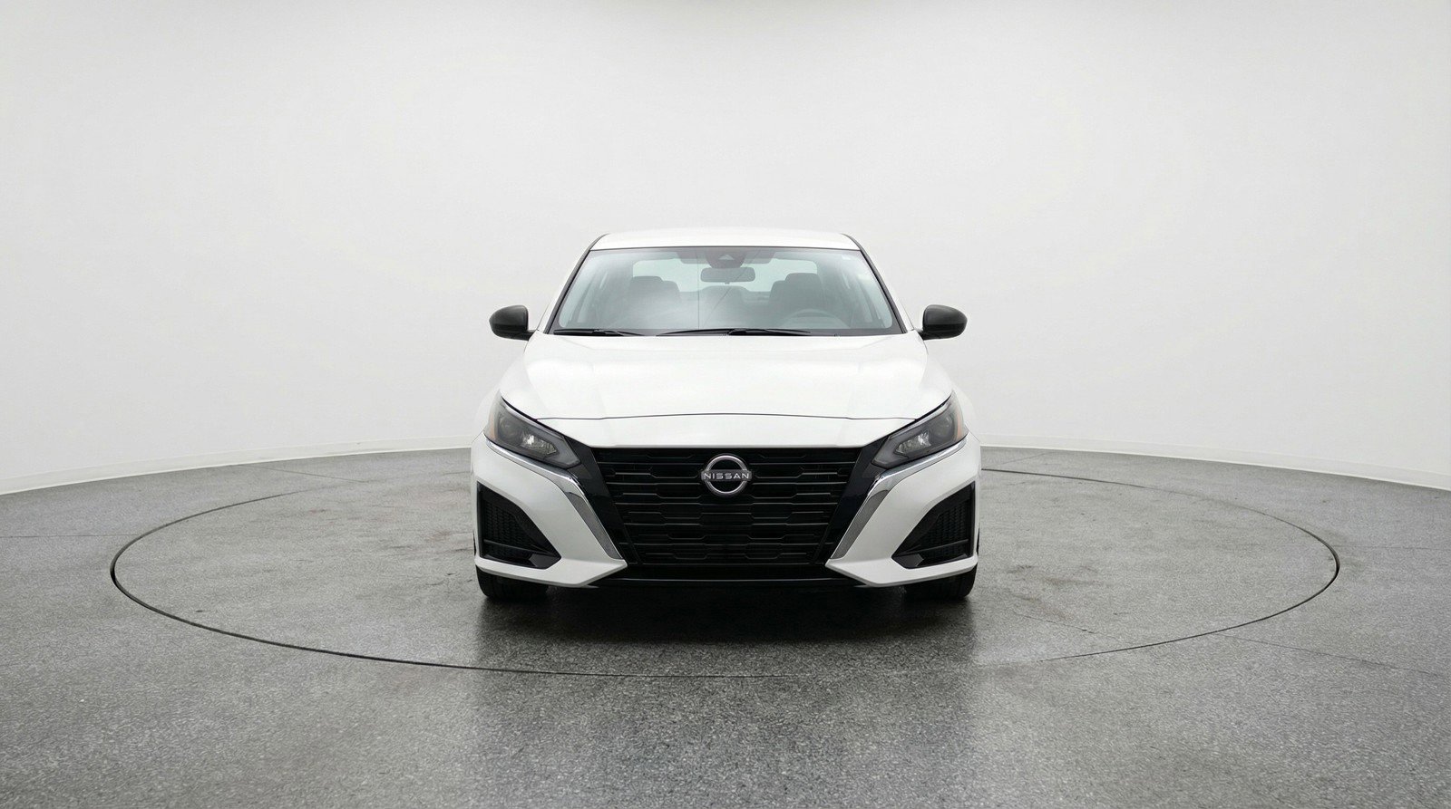 Used 2025 Nissan Altima 2.5 SV FWD image 2