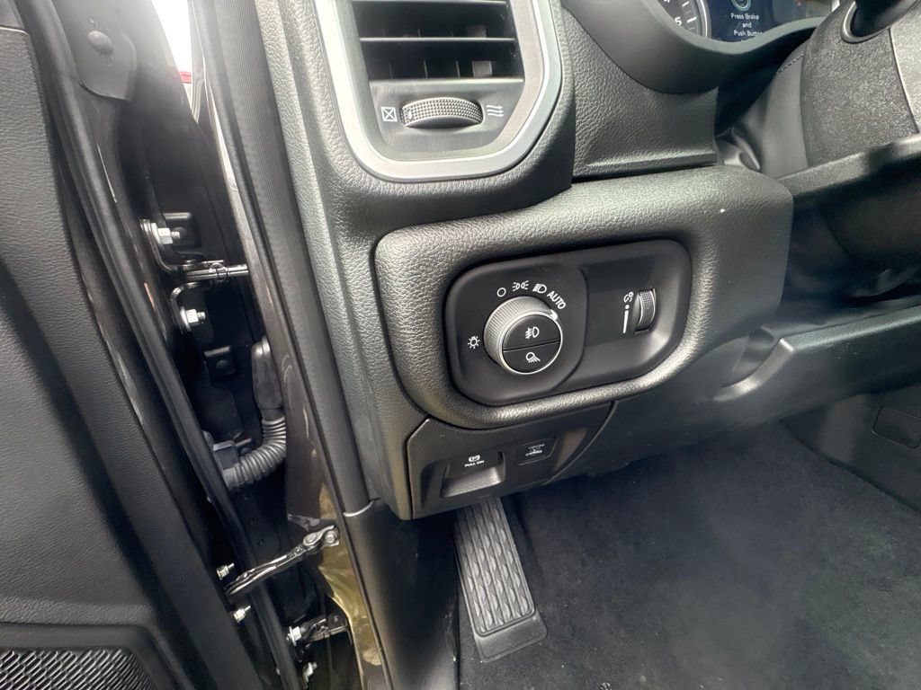 New 2026 RAM 1500 Express AWD/4WD image 22