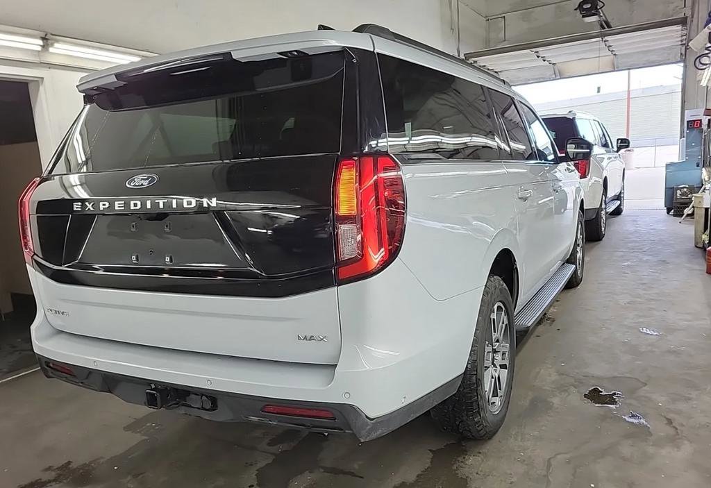 Used 2025 Ford Expedition Max Active AWD/4WD image 2