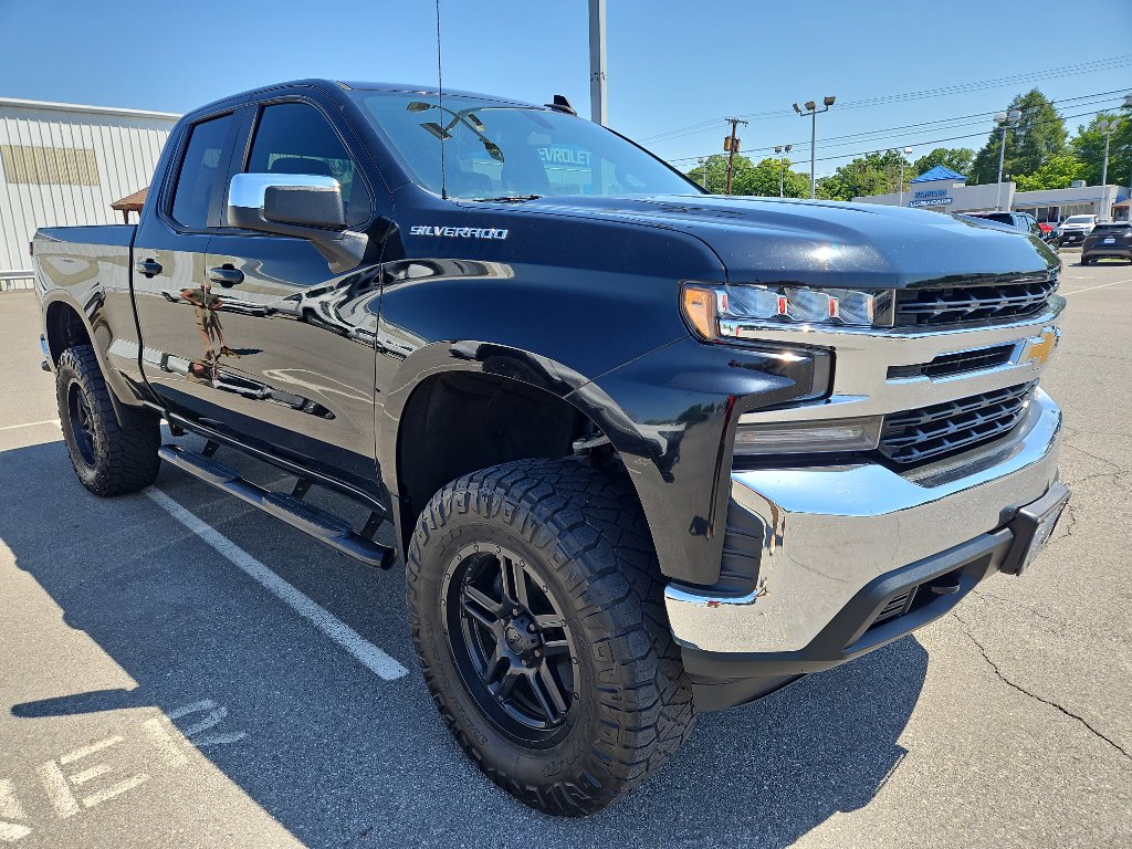 Used 2020 Chevrolet Silverado 1500 LT AWD/4WD image 5