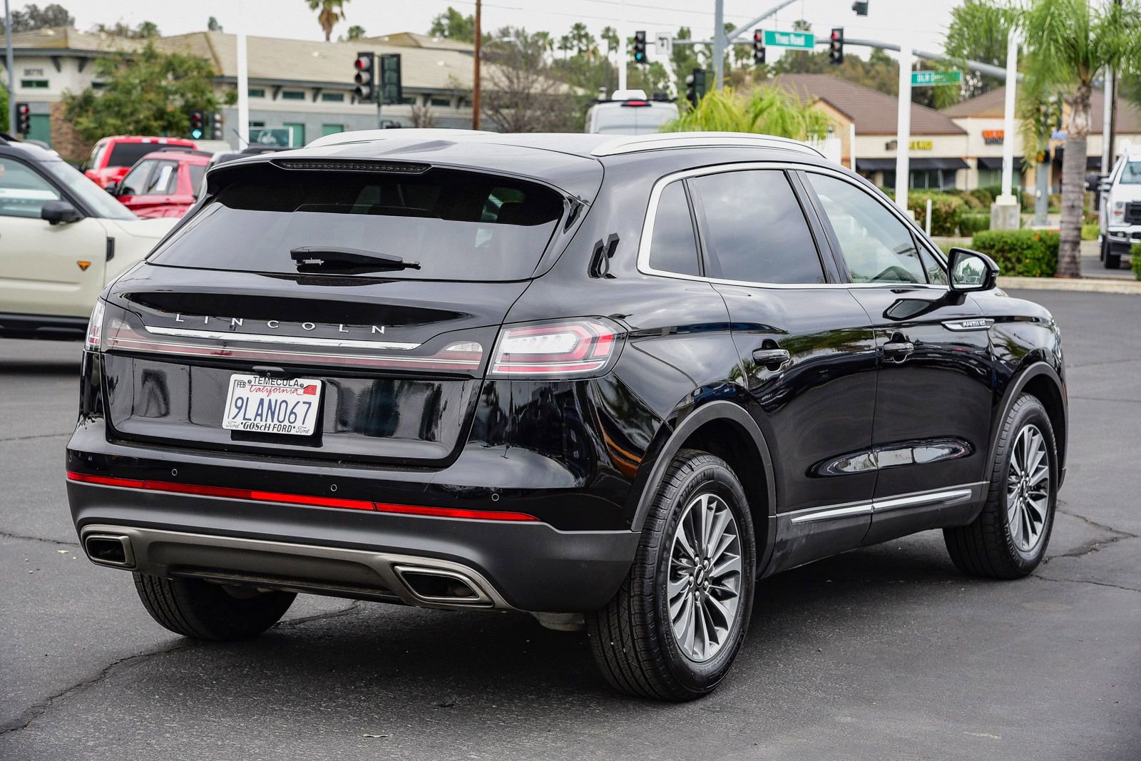 Used 2023 Lincoln Nautilus AWD w/ Premium Package image 4