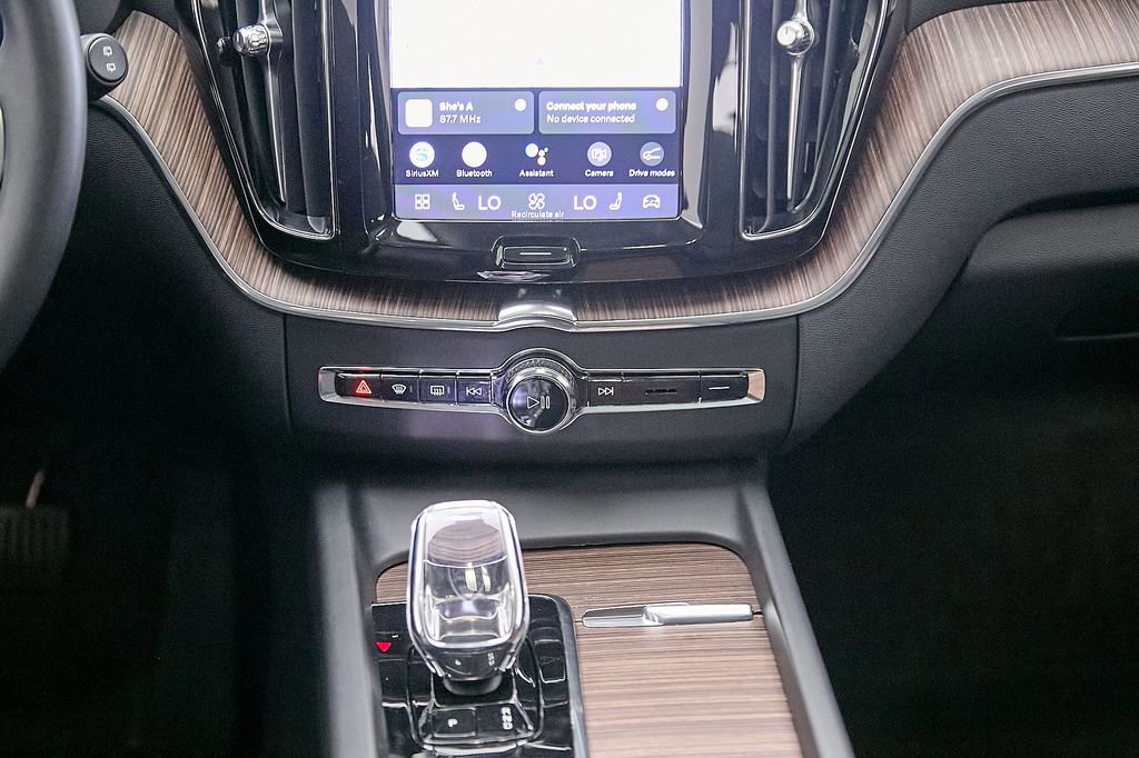 Certified 2023 Volvo XC60 T8 Ultimate w/ Protection Package Premier AWD/4WD image 27
