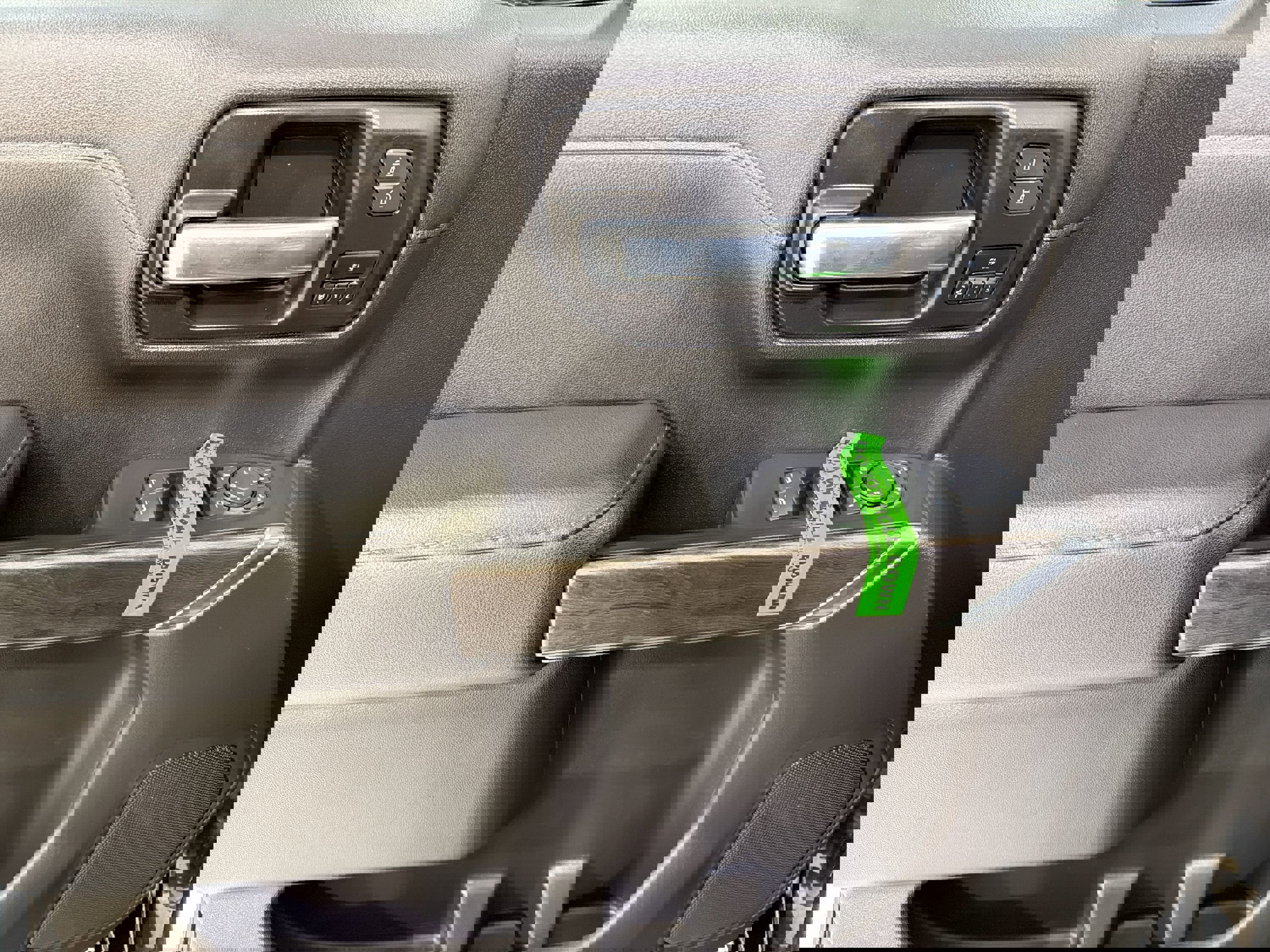 Used 2021 Chevrolet Silverado 1500 LTZ w/ Z71 Off-Road Package image 12