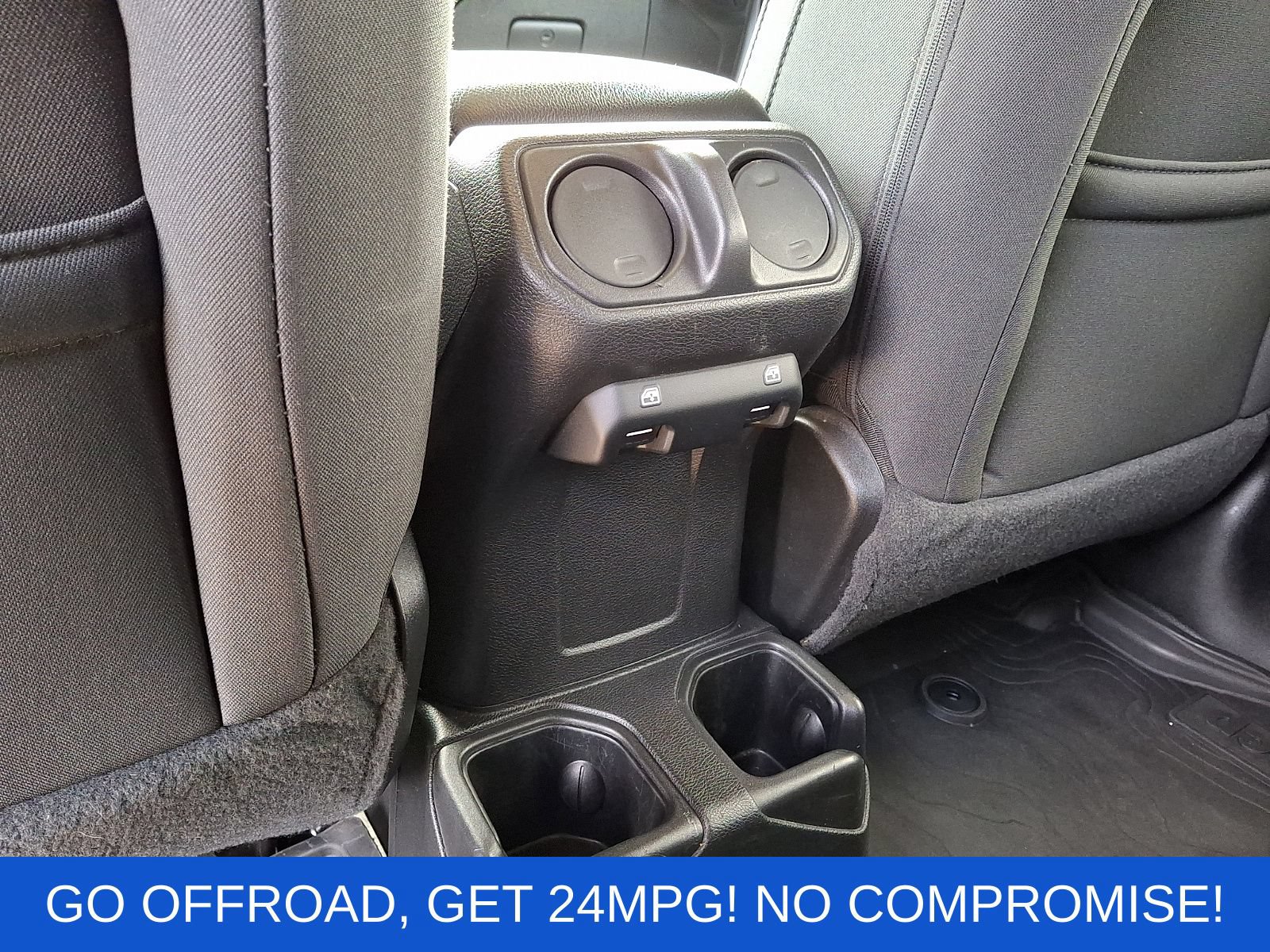 Used 2022 Jeep Wrangler Unlimited Sport AWD/4WD image 12