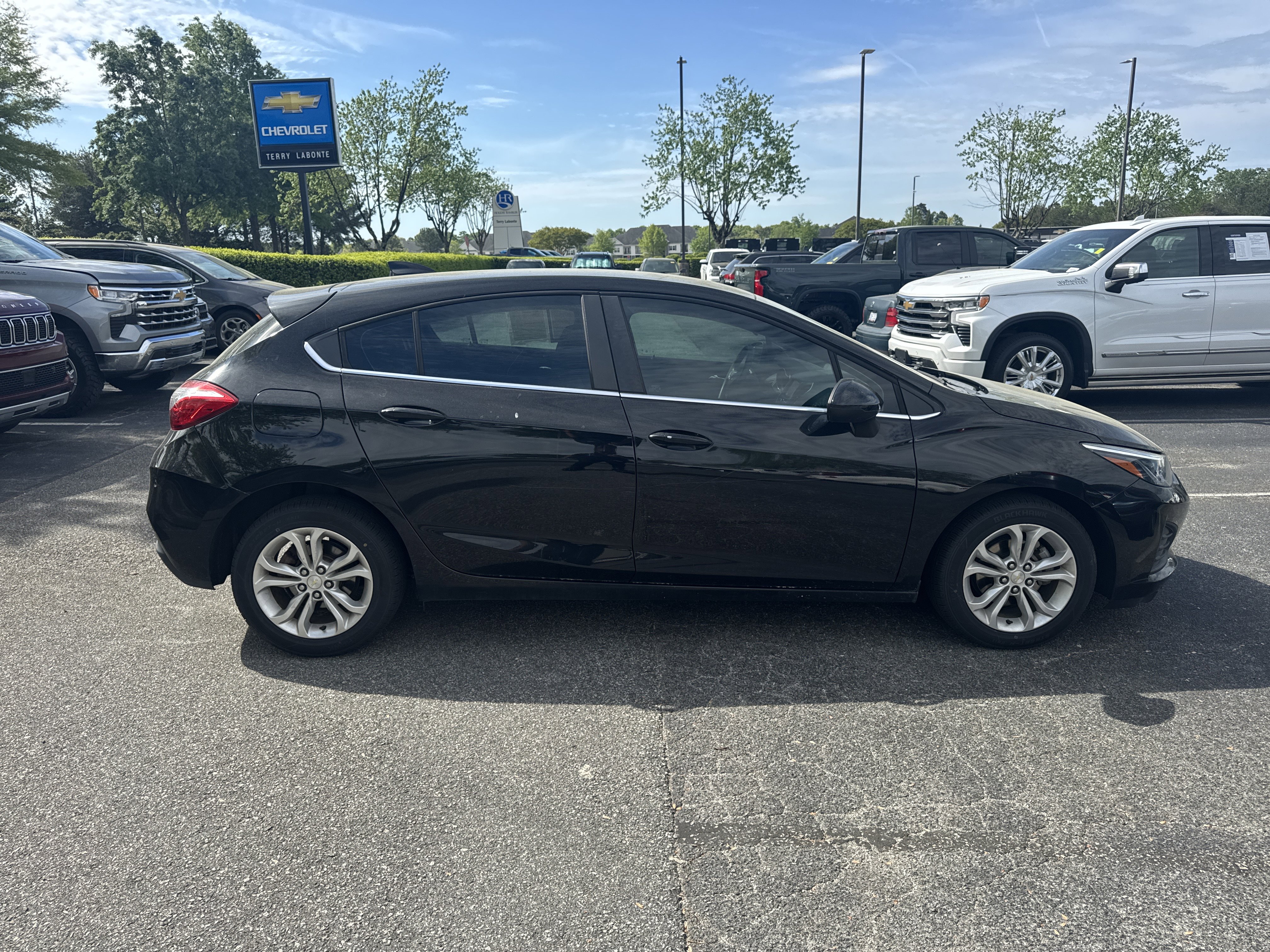 Used 2019 Chevrolet Cruze LT w/ Convenience Package image 11