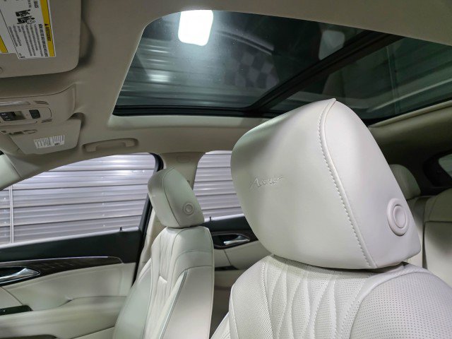 Used 2023 Buick Envision Avenir image 18