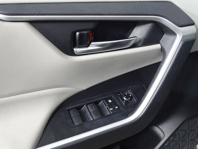 Used 2021 Toyota RAV4 XLE image 18