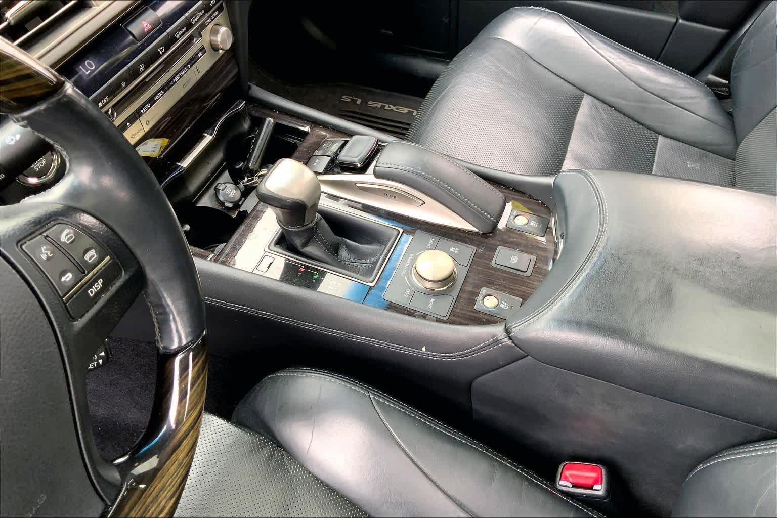 Used 2016 Lexus LS 460 AWD w/ Comfort Package image 17