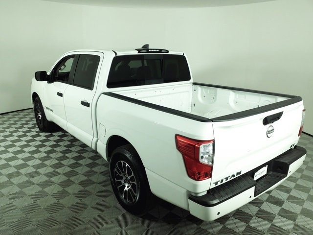 Used 2023 Nissan Titan SV image 6