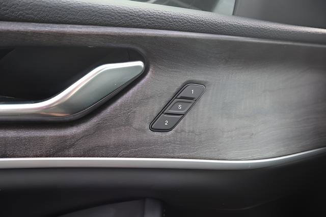 New 2025 Jeep Grand Cherokee L Limited w/ Black Appearance Package image 10