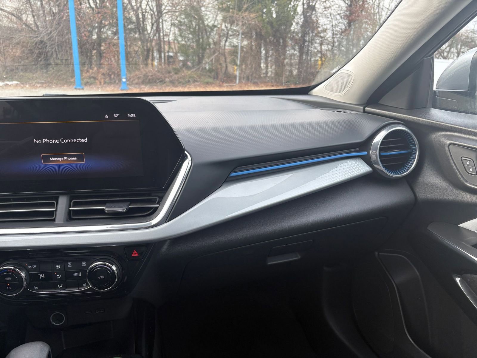 Used 2025 Chevrolet Trax LT w/ LT Convenience Package image 33