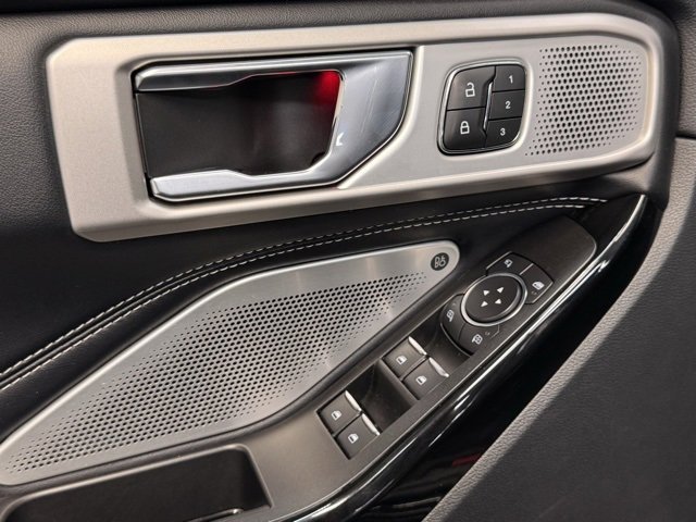 Used 2021 Ford Explorer ST w/ ST Street Pack image 11