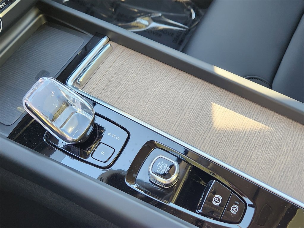 New 2026 Volvo XC60 B5 Plus w/ Climate Package image 17