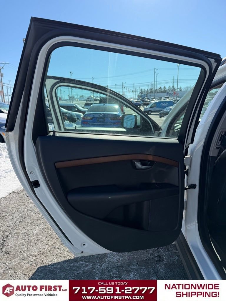 Used 2010 Volvo XC70 3.2 image 11