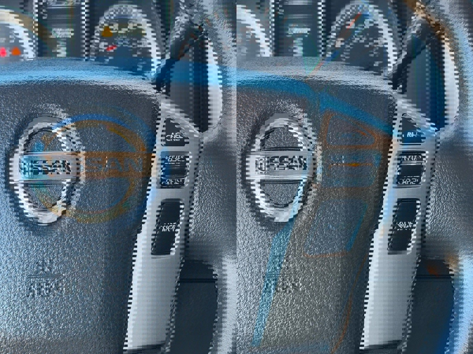 Used 2018 Nissan Titan SV w/ SV Convenience Package image 20