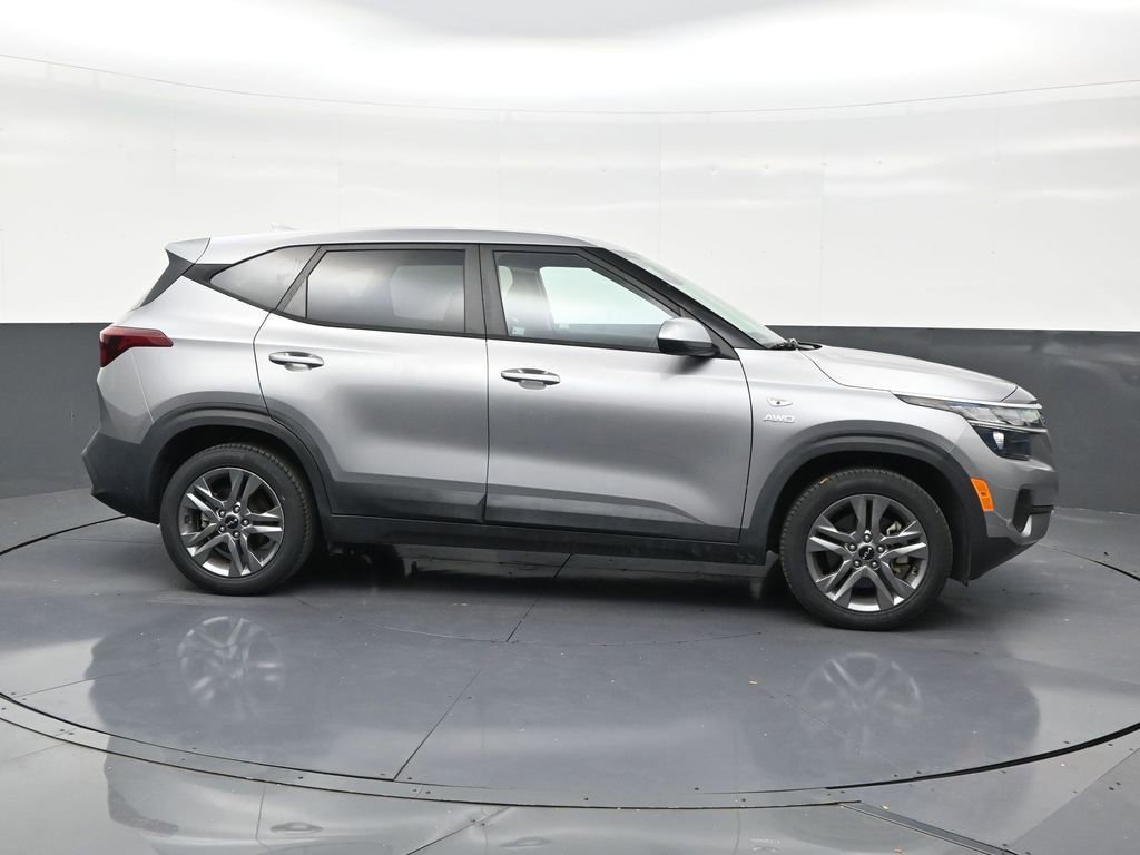 Used 2022 Kia Seltos LX AWD/4WD image 6
