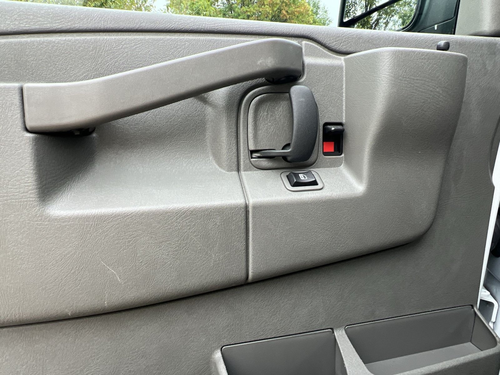 Used 2025 Chevrolet Express 3500 LT w/ LT Preferred Equipment Group RWD image 19
