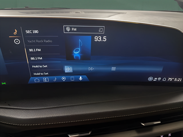 Used 2025 Cadillac XT4 Premium Luxury FWD image 20