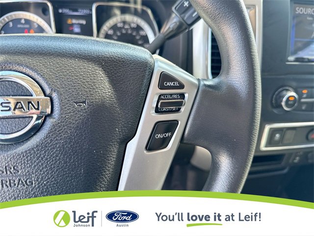 Used 2017 Nissan Titan SV image 32