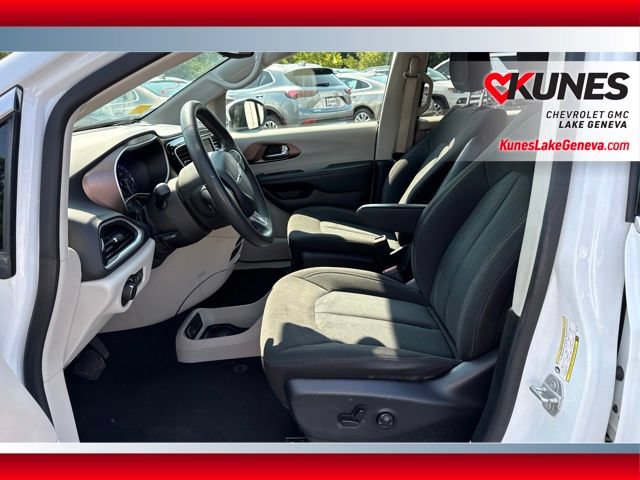 Used 2023 Chrysler Voyager LX FWD image 12