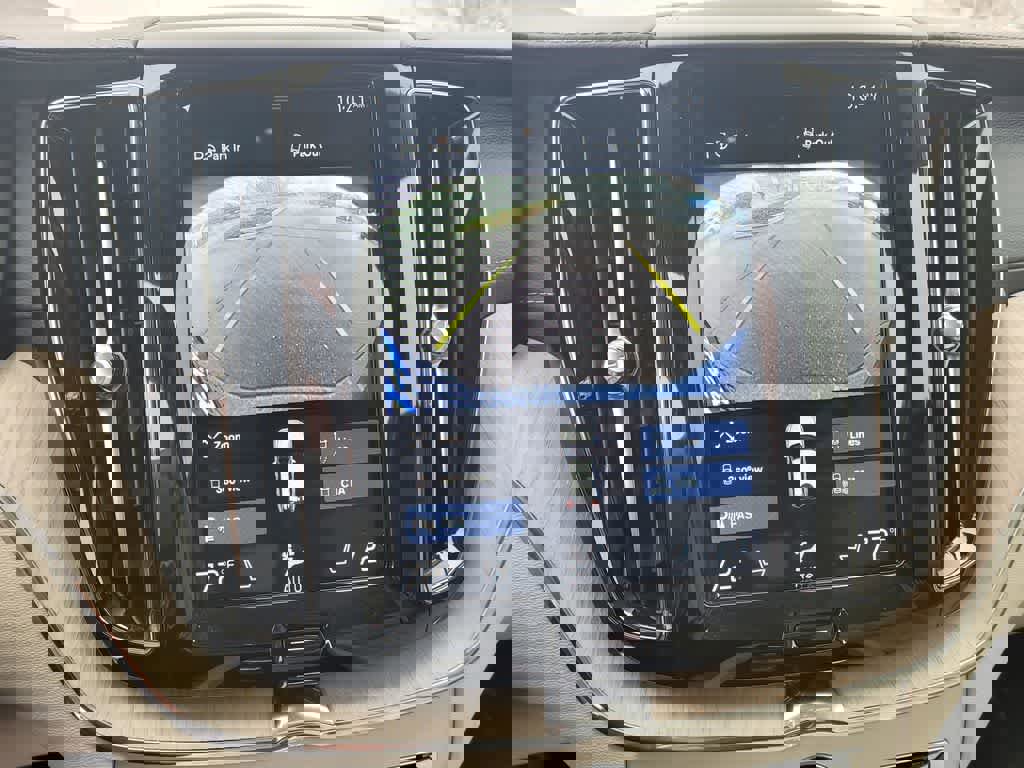 Used 2018 Volvo XC60 T8 Inscription w/ Advanced Package image 11