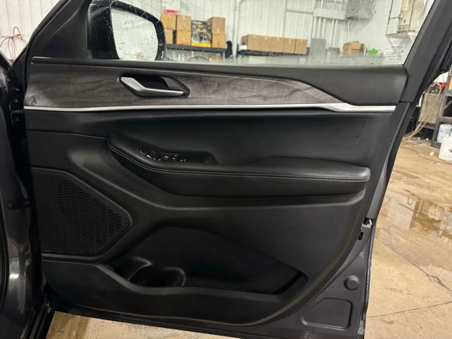 Used 2023 Jeep Grand Cherokee L Limited image 14