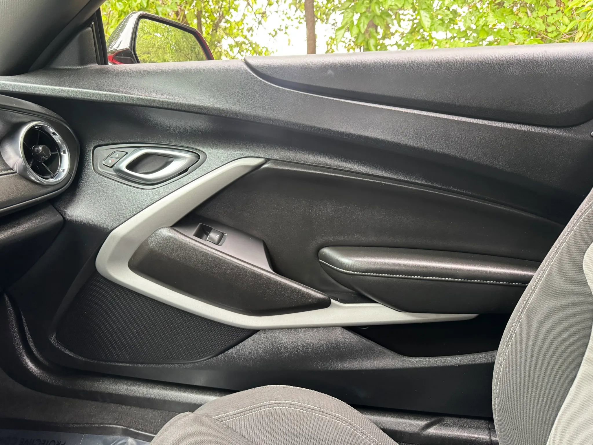 Used 2022 Chevrolet Camaro LS RWD image 9