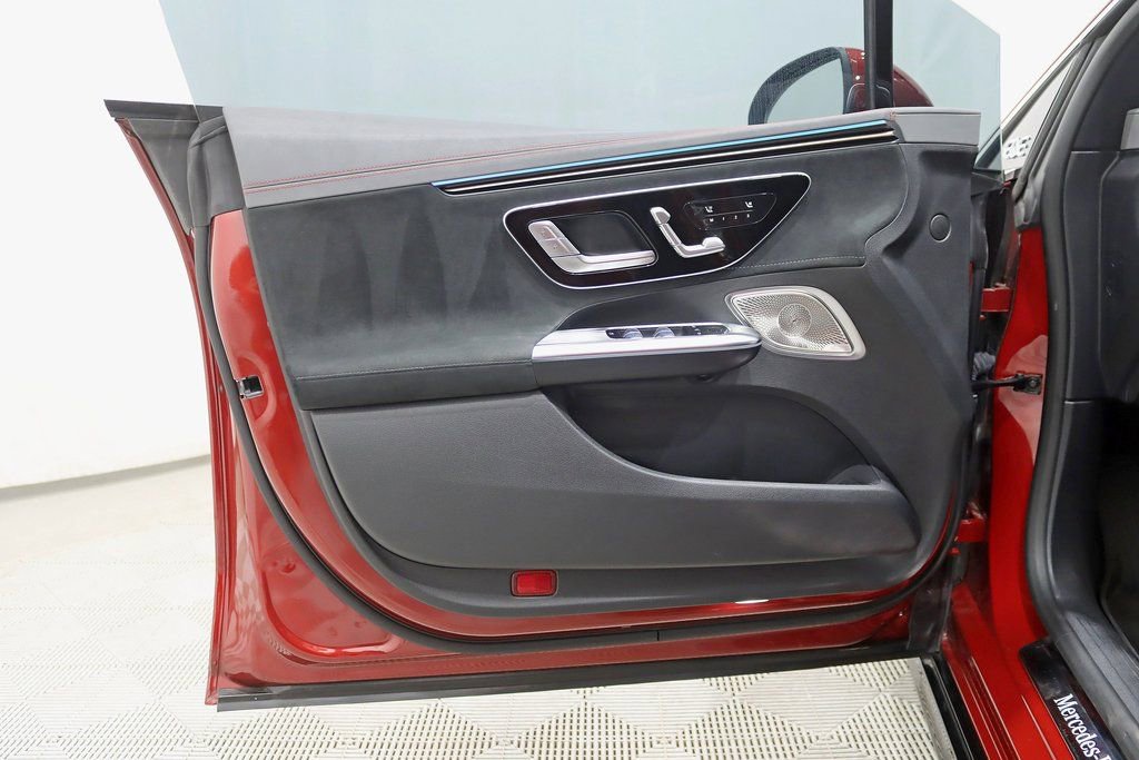 Used 2023 Mercedes-Benz EQE 500 4MATIC Sedan image 32