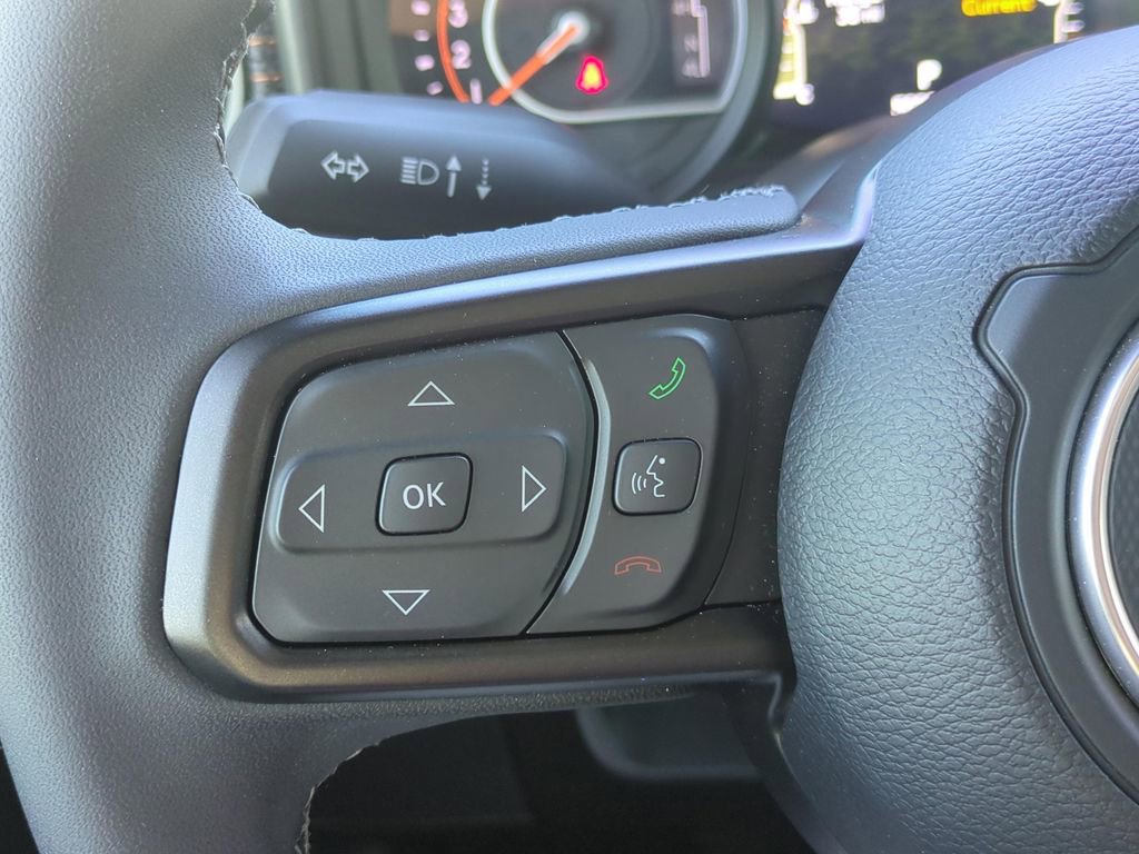 Used 2025 Jeep Gladiator Mojave w/ Safety Group image 31