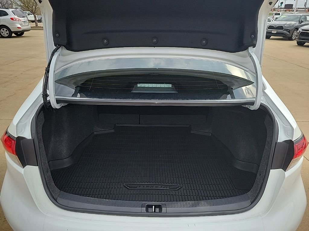 Used 2025 Toyota Corolla LE image 14