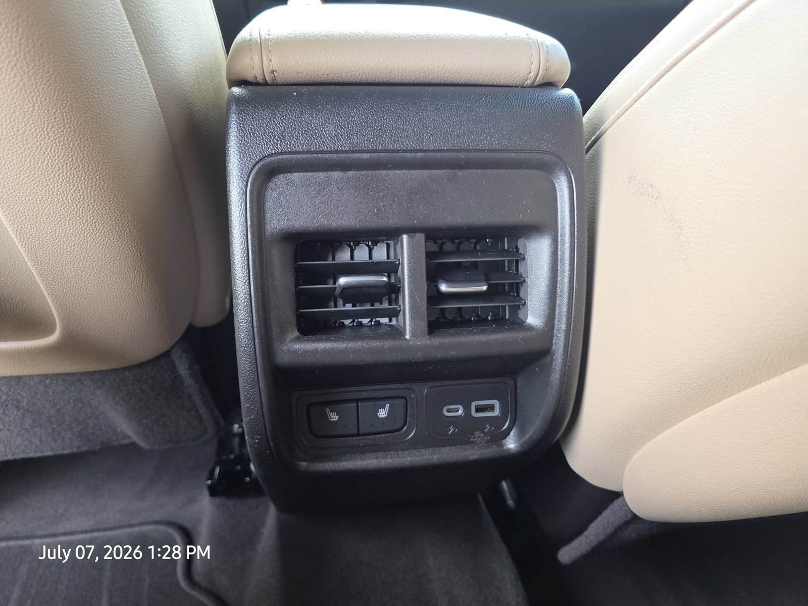 Used 2024 Cadillac XT4 Luxury w/ Cold Weather Package FWD image 19