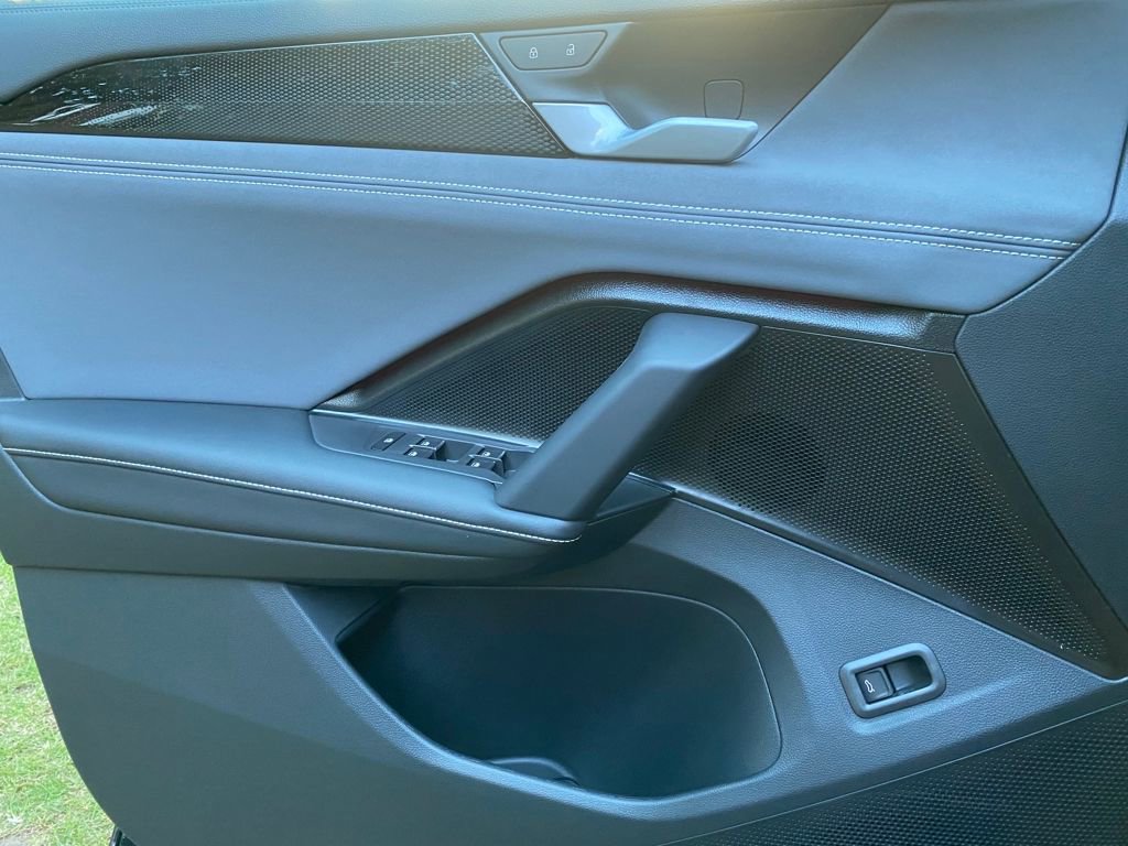 New 2026 Volkswagen Tiguan SE R-Line FWD image 13