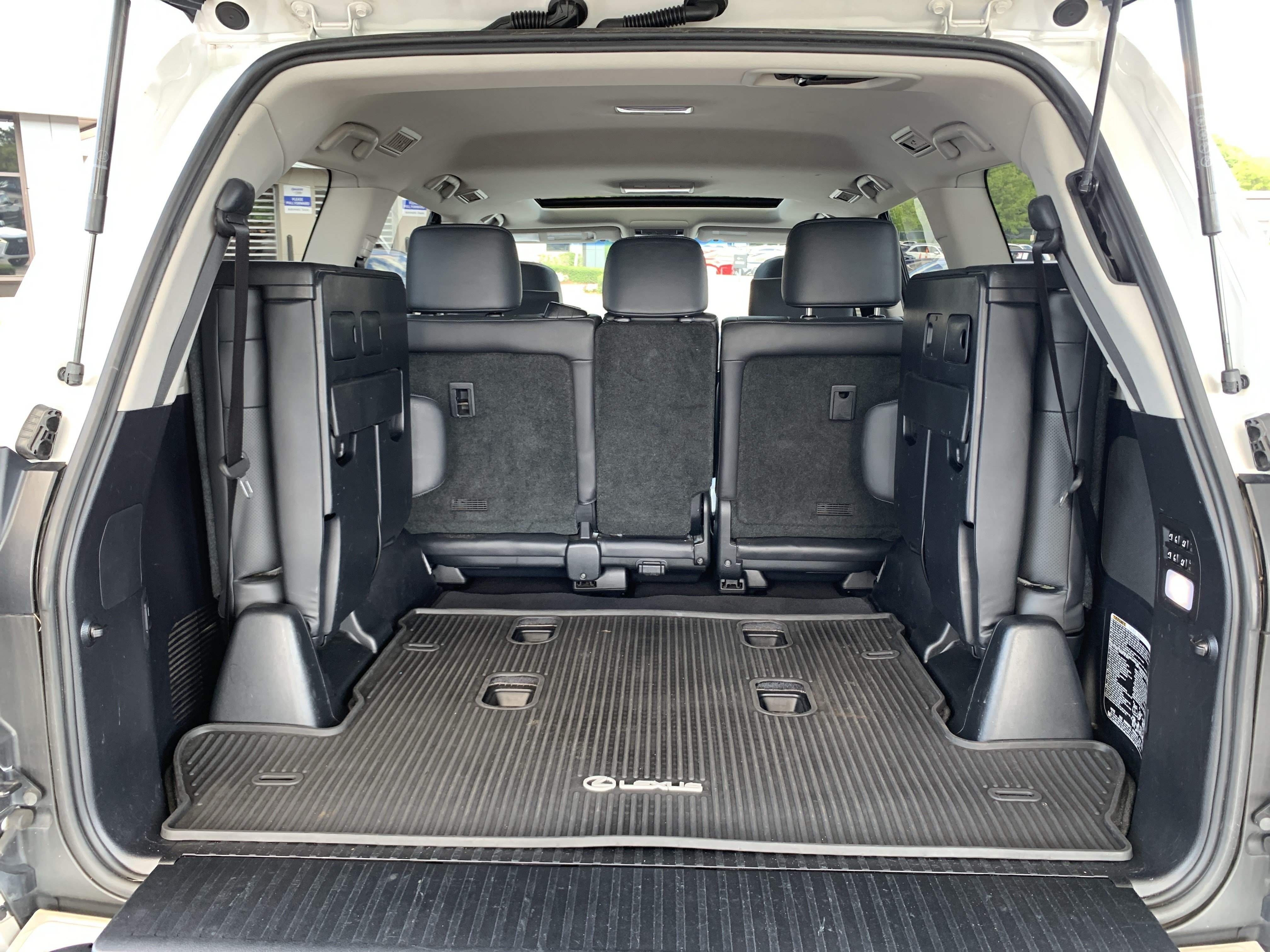 Used 2019 Lexus LX 570 4WD w/ Luxury Package image 34