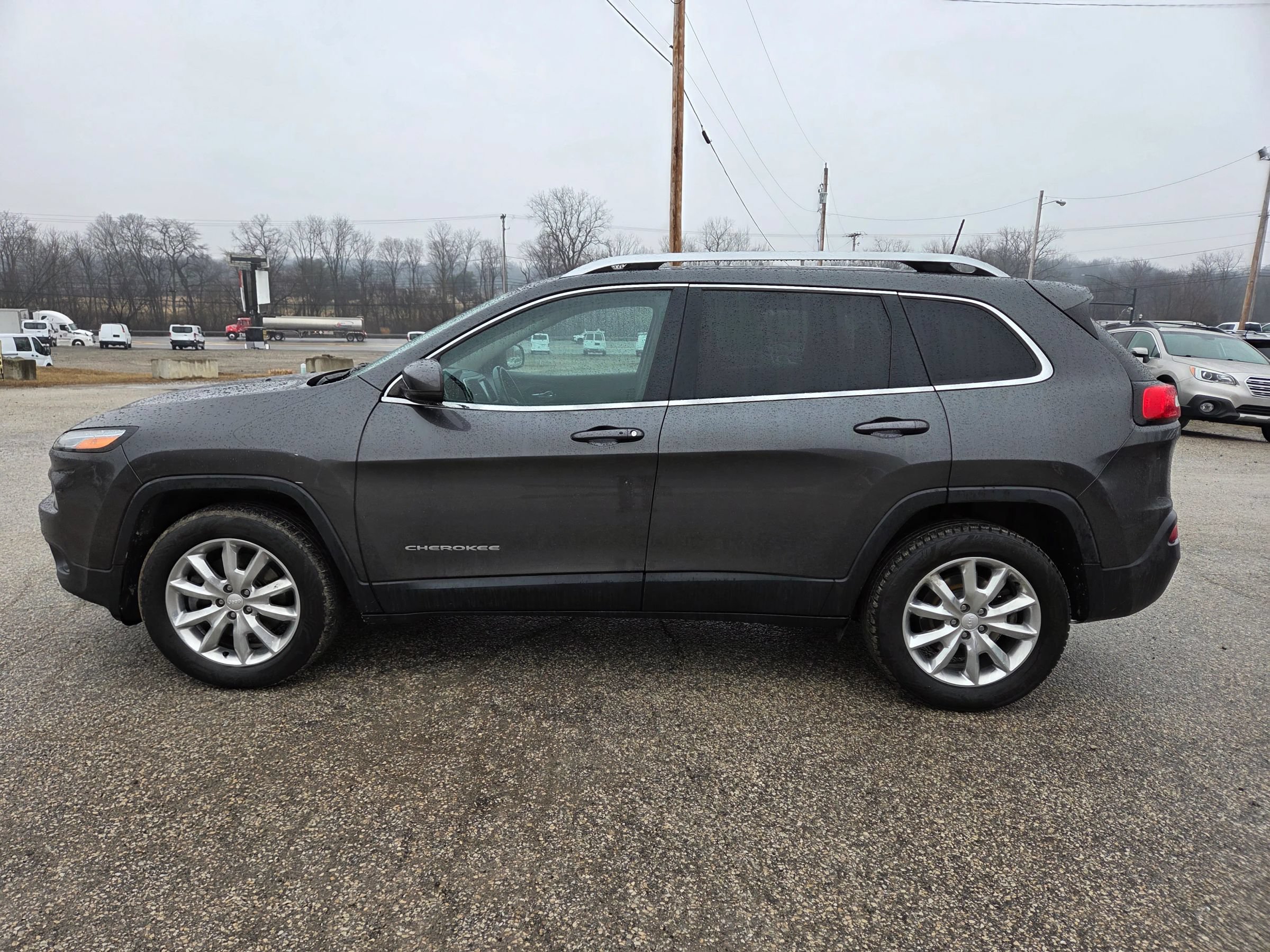 Used 2017 Jeep Cherokee Limited AWD/4WD image 1
