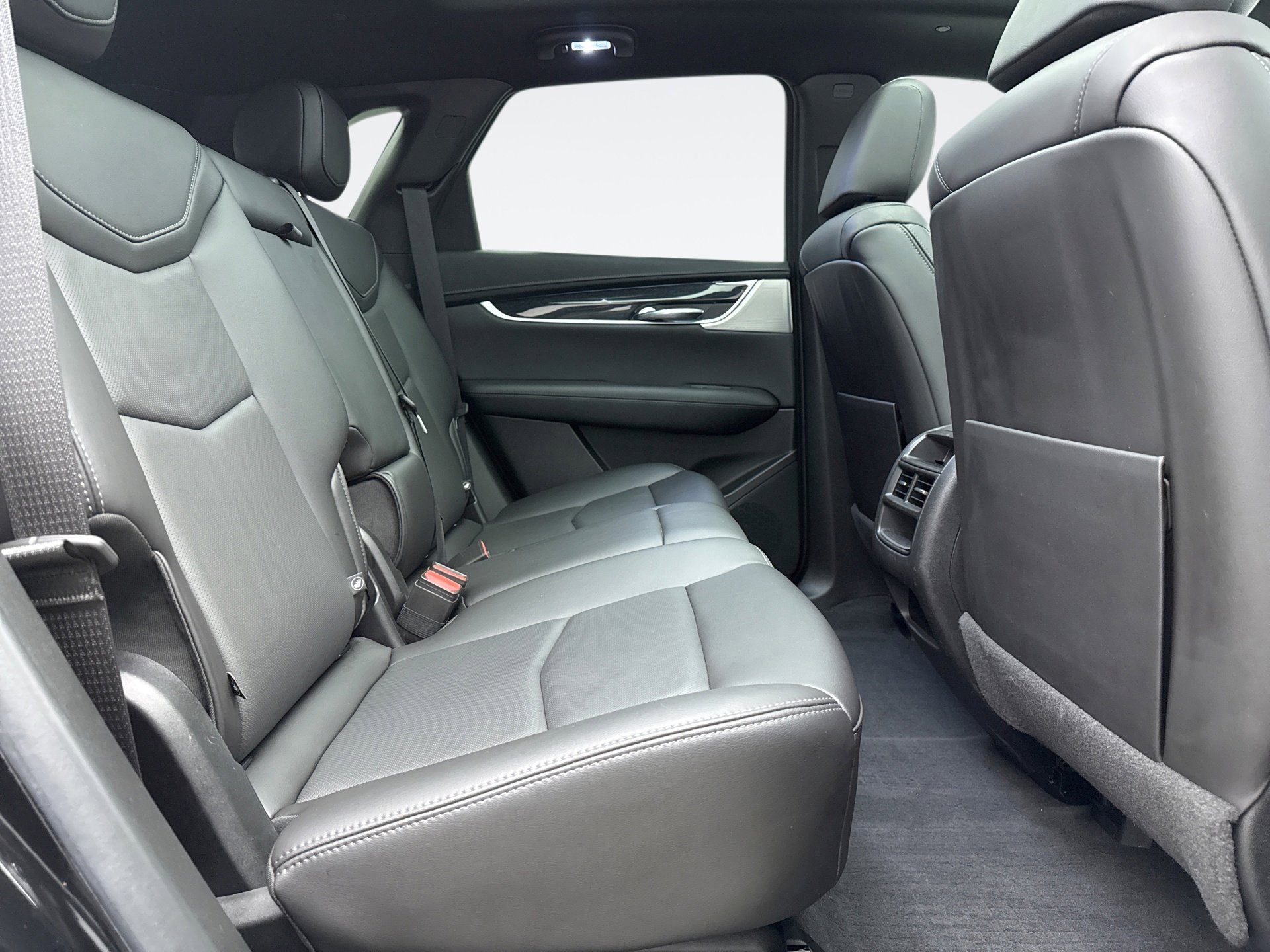 Used 2022 Cadillac XT5 Premium Luxury w/ LPO, Floor Liner Package image 21