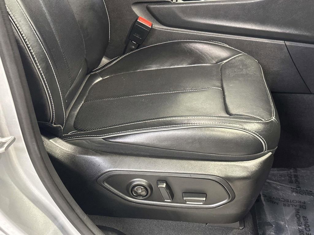 Certified 2022 Jeep Grand Cherokee L Overland w/ MOPAR Finishing Package image 11