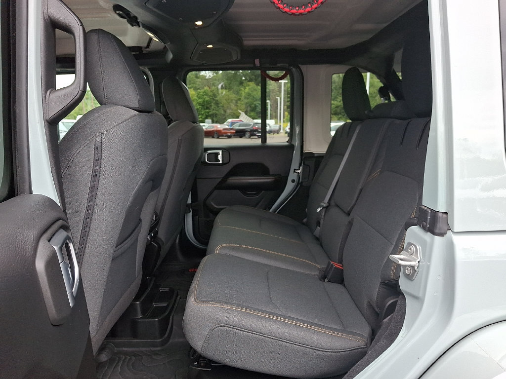 Used 2024 Jeep Wrangler Unlimited Sahara w/ Safety Group AWD/4WD image 11