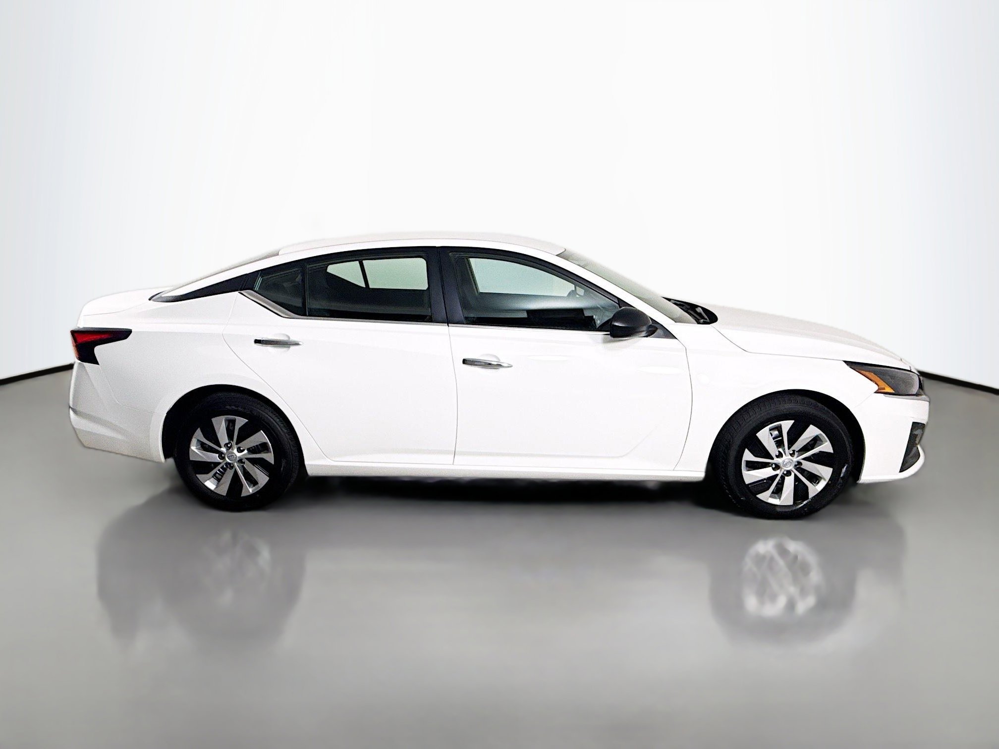 Used 2024 Nissan Altima 2.5 S image 11