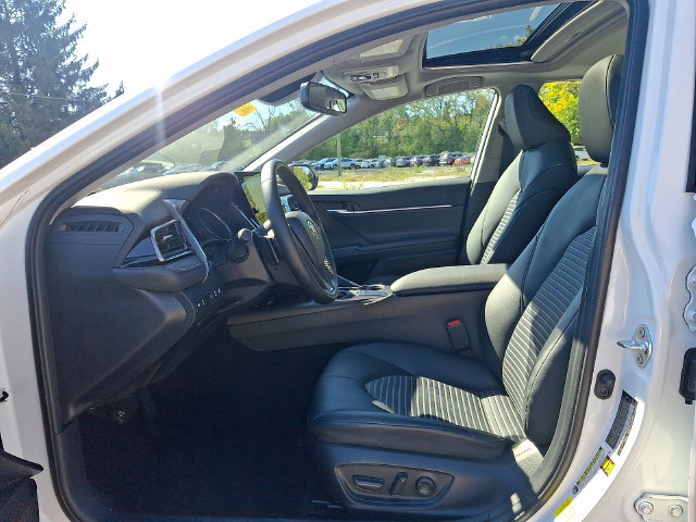Used 2023 Toyota Camry SE w/ Cold Weather Package FWD image 14