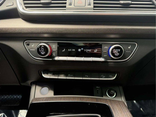 Certified 2025 Audi Q5 e Premium Plus w/ Premium Plus Package AWD/4WD image 16