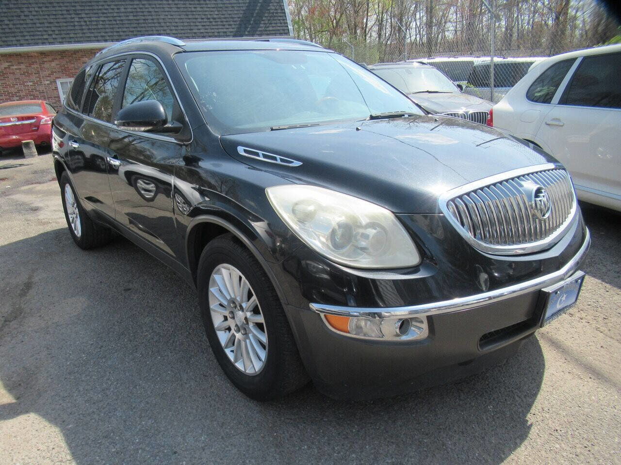 Used 2011 Buick Enclave CXL image 2