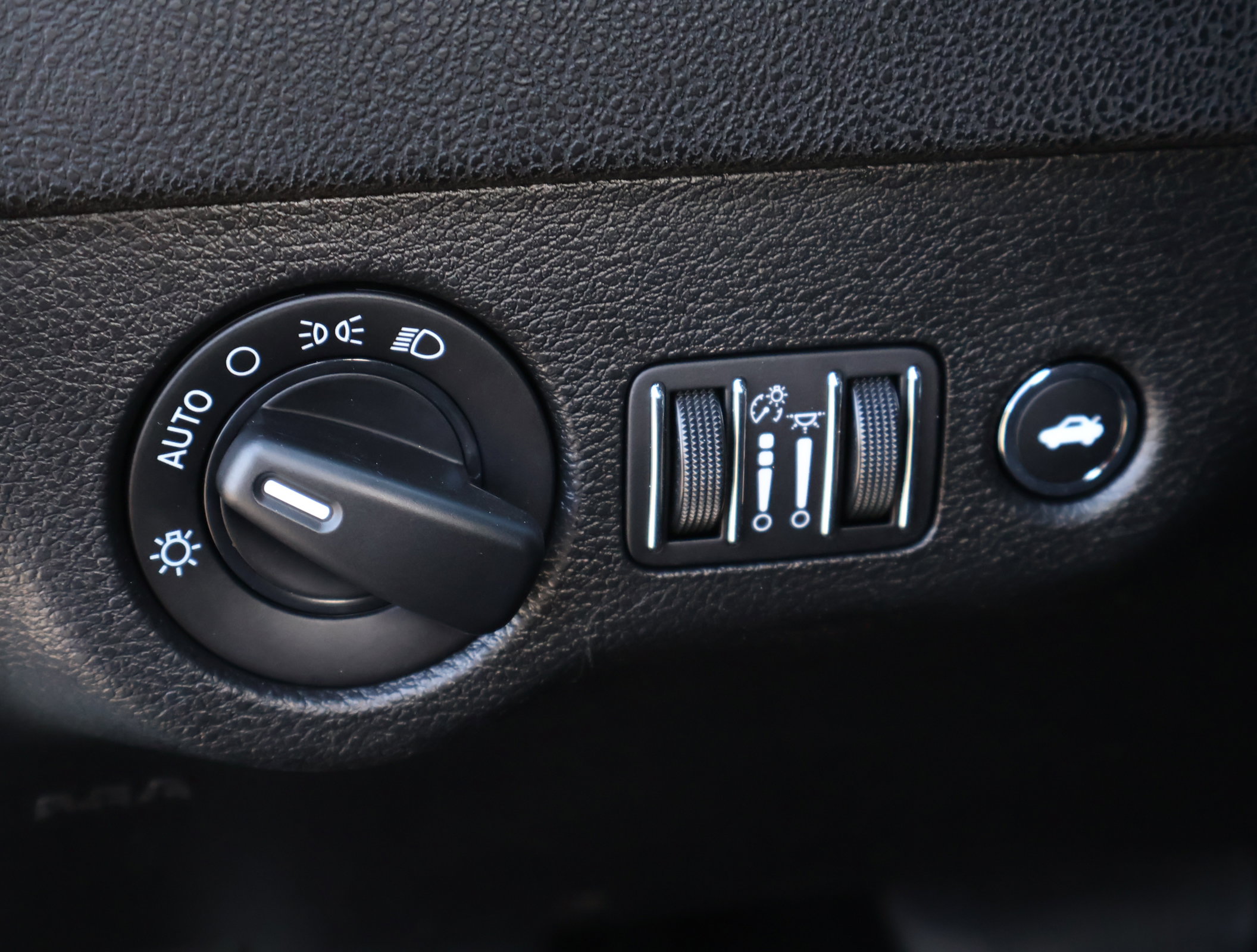 Used 2023 Dodge Charger SXT image 12