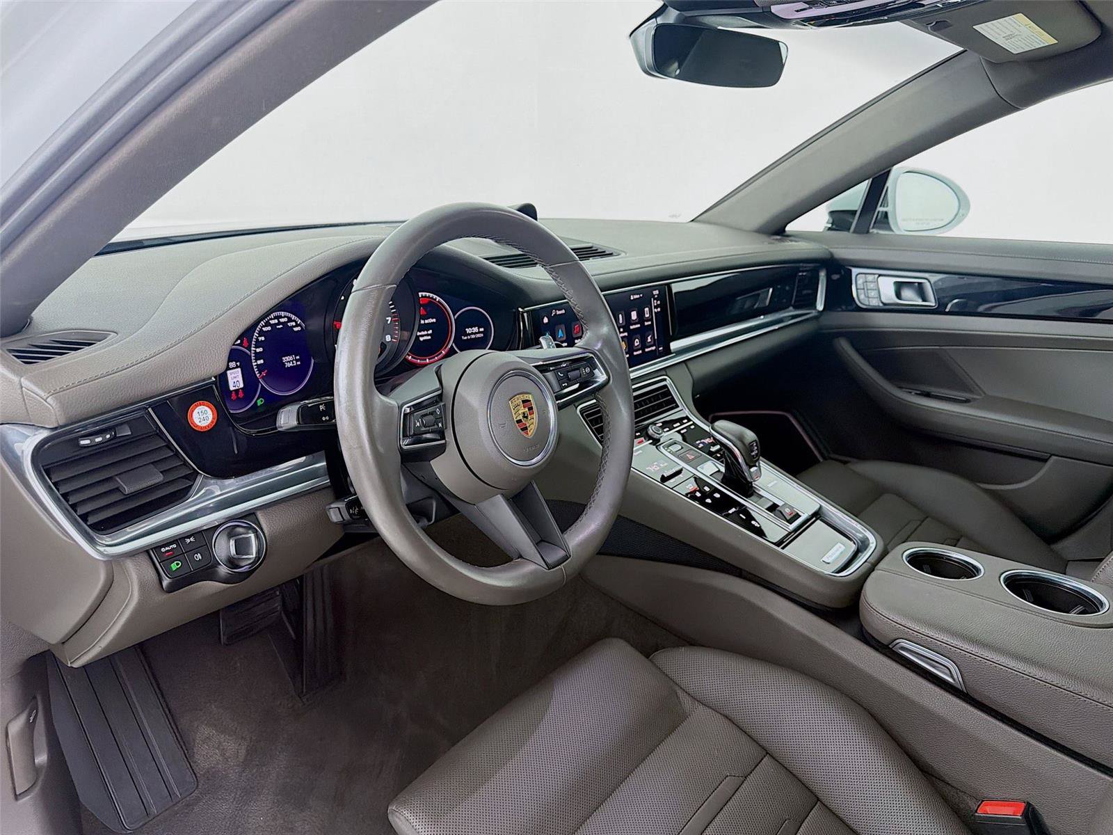 Used 2023 Porsche Panamera 4 Platinum Edition AWD/4WD image 4